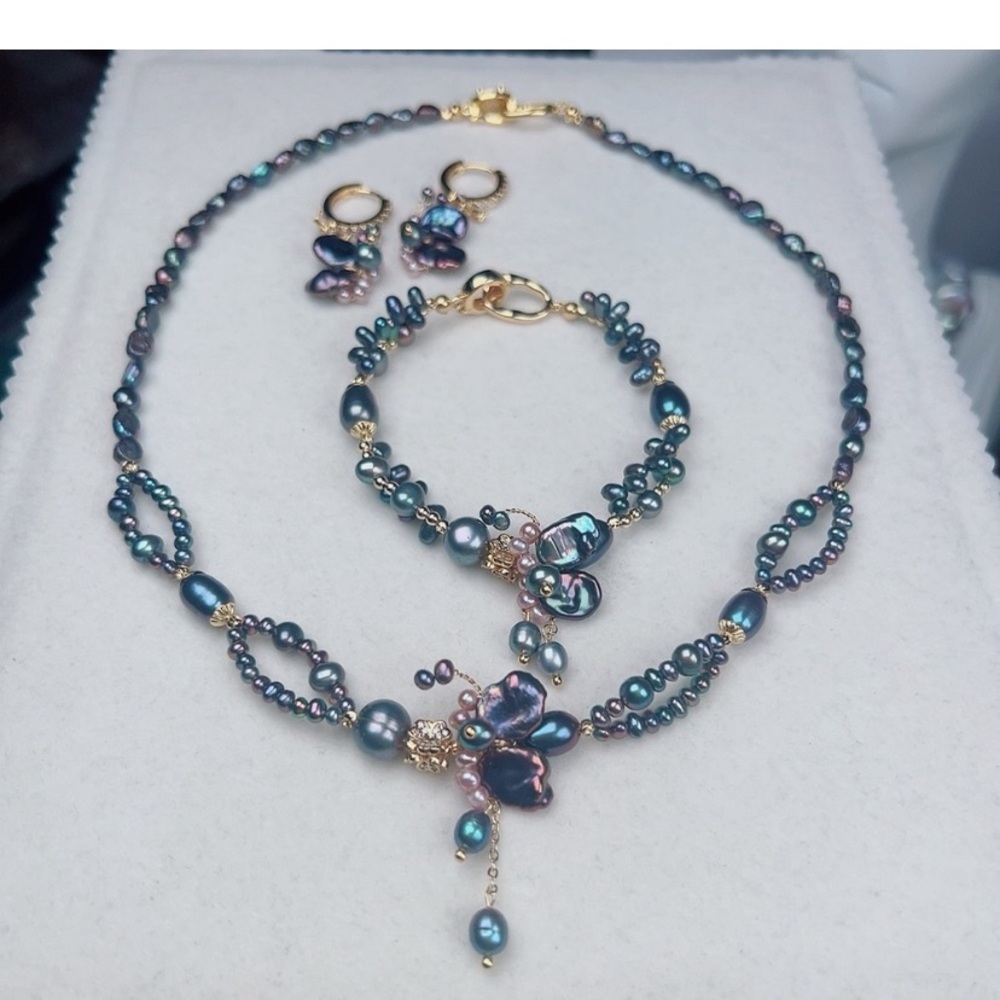 Freshwater pearl earrings, bracelet, necklace